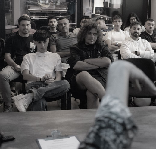 Interni della sede Music Store Academy di Firenze, centro di formazione certificato per la produzione musicale.