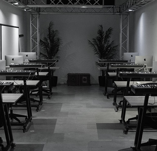 Corso per tecnici dello spettacolo e del suono: formazione tecnica su mixer e impianti audio professionali.